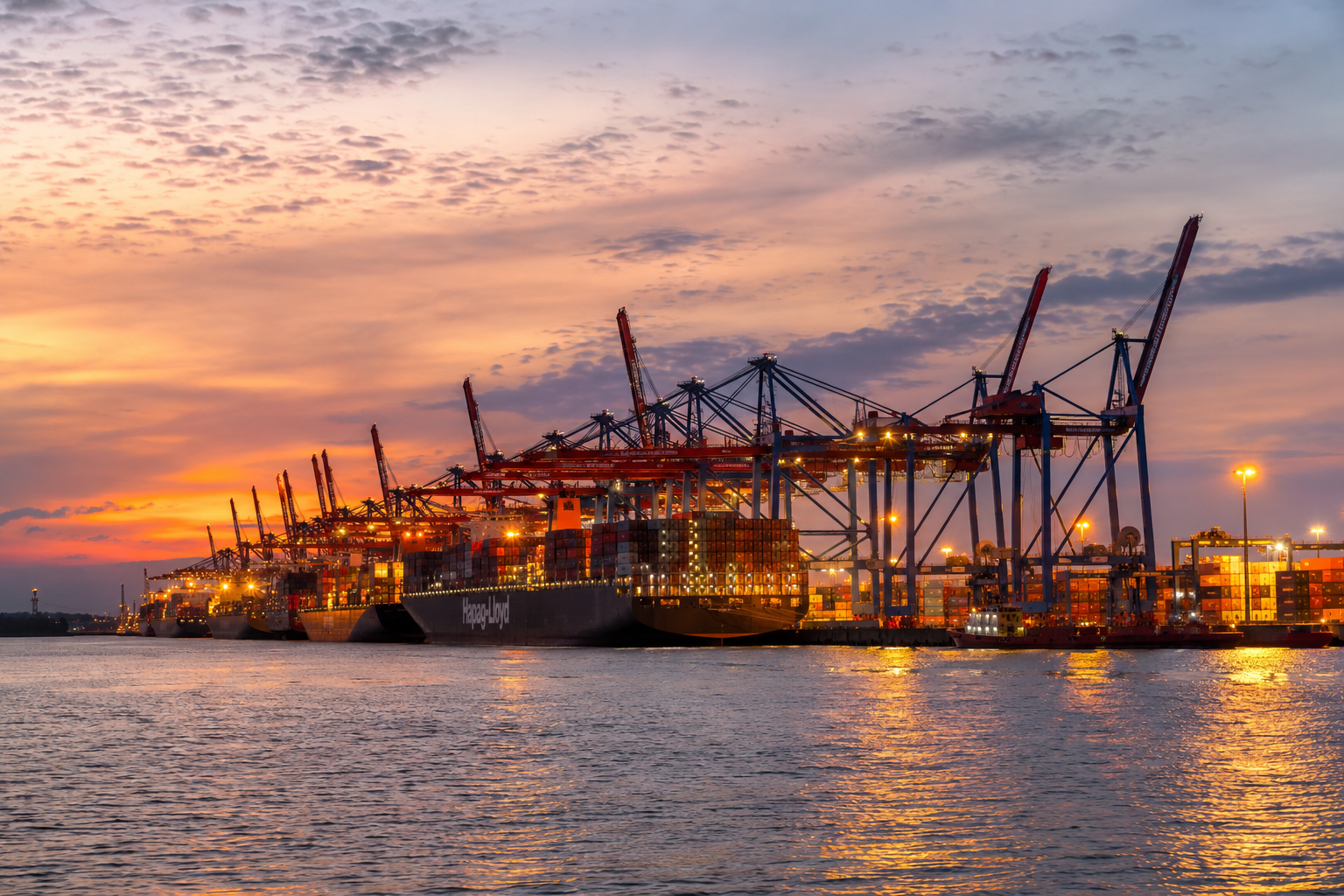 Schiffe an der Containerpier in Bremerhaven